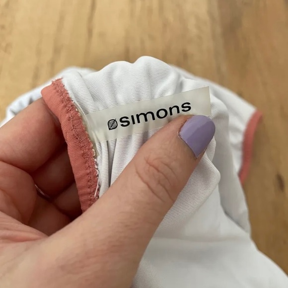 Beautiful one piece - Picture 4 of 4